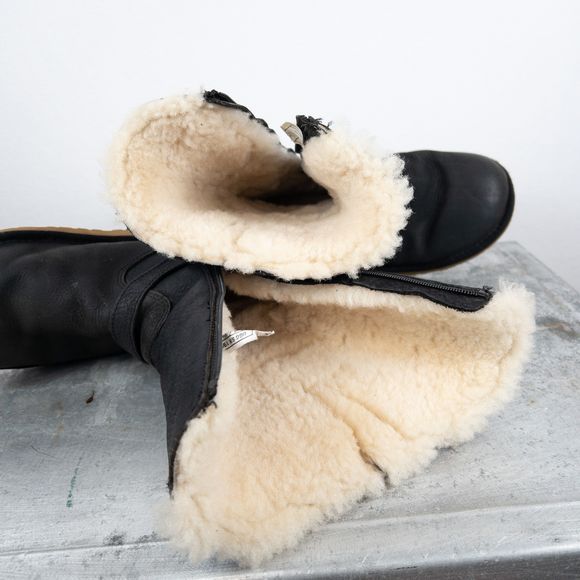 UGG Kensington Black Leather Biker Moto Boot Fur Lined - Picture 8 of 9